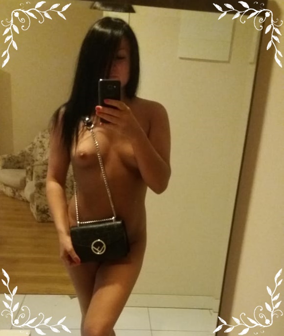 Tatlı Güzellikler Oluşturan Gecelik Escort